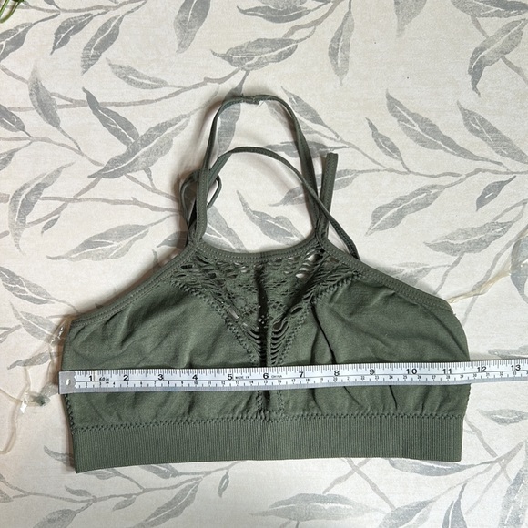 CHARLOTTE RUSSE | WOMEN'S OLIVE GREEN CUT OUT BRALETTE - Picture 6 of 8
